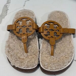 Tory Burch Miller Cloud Shearling Thong Sandals Size 6.5